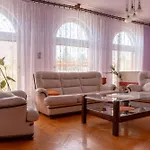Mo Relax Vendeghaz 度假居 *